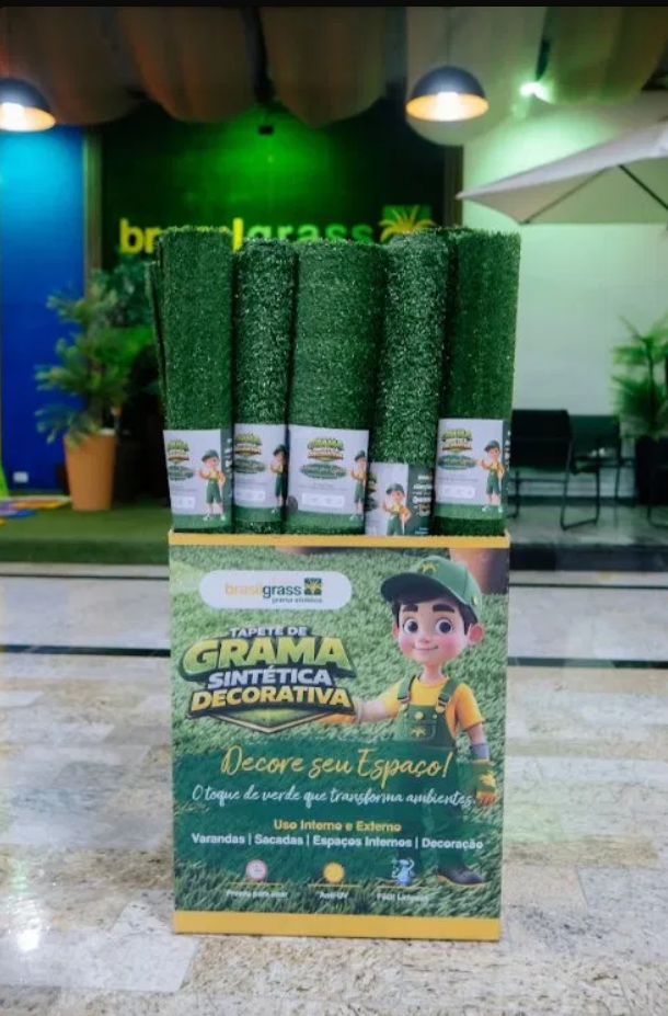 Tapete de Grama Sintética Decorativa BRASSDECOR em rolo