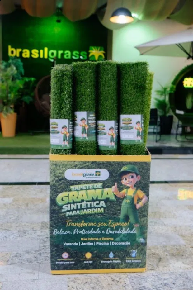 Display de Tapete de Grama Sintética para Jardim BrasilGrass